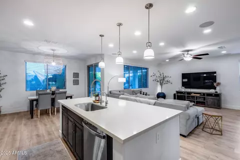 Kitchen - 3933 E Alfalfa Dr, Gilbert, AZ 85298 photo 9 of 11