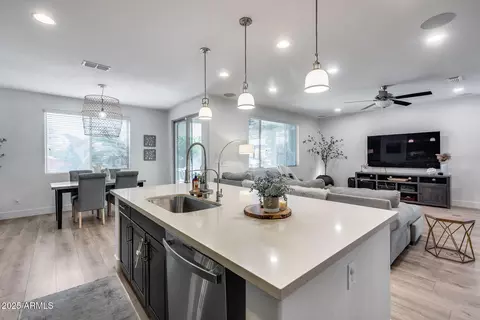 Kitchen - 3933 E Alfalfa Dr, Gilbert, AZ 85298 photo 5 of 11