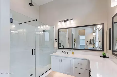 Bath - 8021 E Jasmine St, Mesa, AZ 85207 photo 2 of 10