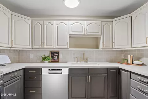 Kitchen - 5738 N 34th Dr S, Phoenix, AZ 85017 photo 3 of 3