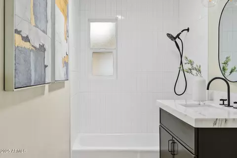 Bath - 5738 N 34th Dr S, Phoenix, AZ 85017 photo 1 of 2