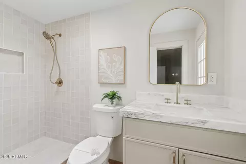 Bath - 5738 N 34th Dr S, Phoenix, AZ 85017 photo 2 of 2
