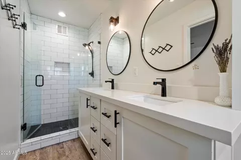 Bath - 7813 N 17th Dr, Phoenix, AZ 85021 photo 2 of 2