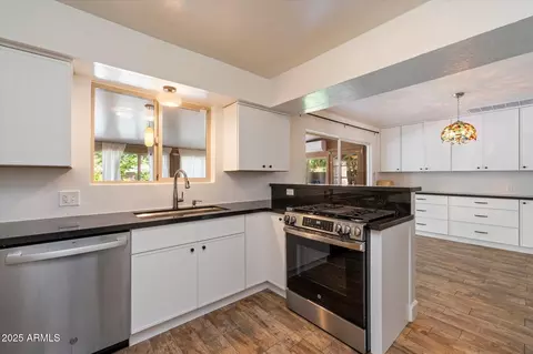 Kitchen - 7813 N 17th Dr, Phoenix, AZ 85021 photo 2 of 3