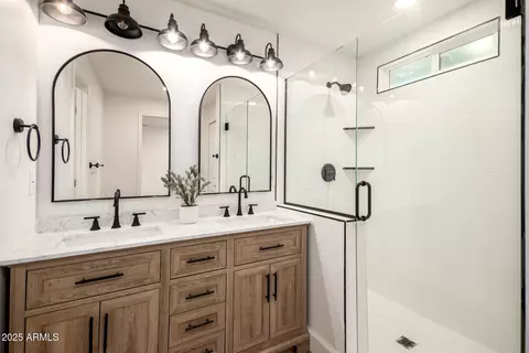 Bath - 2345 E Isabella Ave, Mesa, AZ 85204 photo 1 of 3