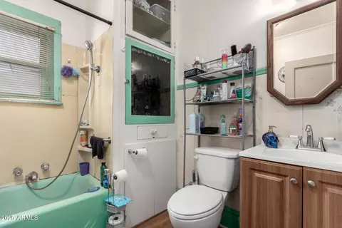 Bath - 134 Elliot Rd, Gilbert, AZ 85234 photo 1 of 4