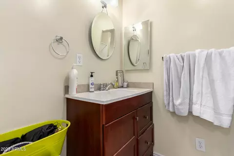 Bath - 134 Elliot Rd, Gilbert, AZ 85234 photo 3 of 4