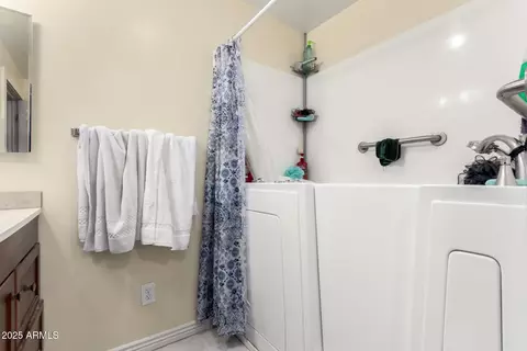 Bath - 134 Elliot Rd, Gilbert, AZ 85234 photo 4 of 4