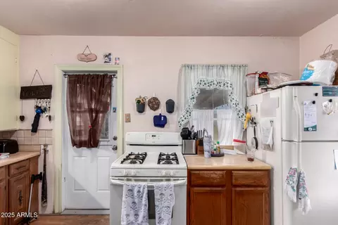 Kitchen - 134 Elliot Rd, Gilbert, AZ 85234 photo 1 of 2