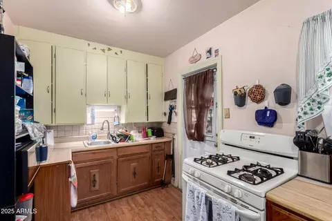 Kitchen - 134 Elliot Rd, Gilbert, AZ 85234 photo 2 of 2