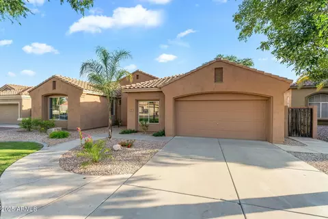 Exterior - 441 E Palo Brea Ct, Gilbert, AZ 85296 photo 2 of 12
