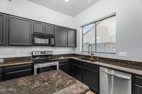 Kitchen - 441 E Palo Brea Ct, Gilbert, AZ 85296 photo 4 of 5