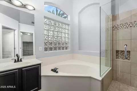 Bath - 441 E Palo Brea Ct, Gilbert, AZ 85296 photo 2 of 5