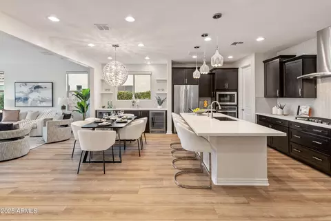 609 E Pasaro Dr, Phoenix, AZ 85085