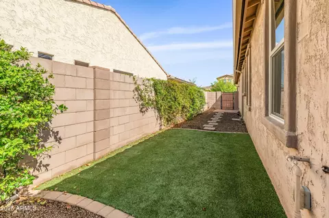 Exterior - 609 E Pasaro Dr, Phoenix, AZ 85085 photo 2 of 4