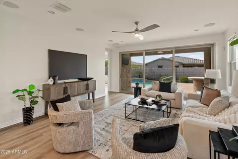 Living - 609 E Pasaro Dr, Phoenix, AZ 85085 photo 2 of 2