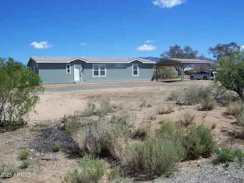 23132 W Staghorn Ln, Congress, AZ 85332