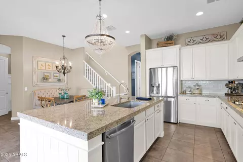 Kitchen - 4468 E Jesse St, Gilbert, AZ 85295 photo 6 of 8
