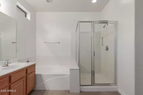 Bath - 10924 E Cholla Rd, Mesa, AZ 85207 photo 2 of 3