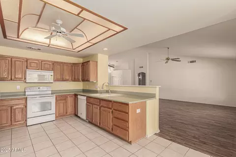 Kitchen - 11248 E Medina Ave, Mesa, AZ 85209 photo 2 of 3