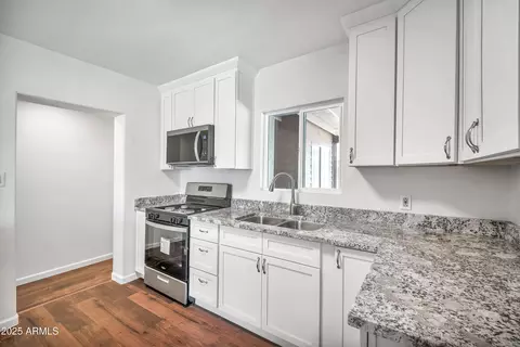 Kitchen - 4122 N 23rd Dr, Phoenix, AZ 85015 photo 1 of 2