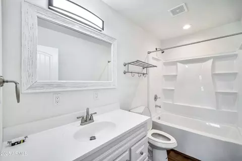 Bath - 4122 N 23rd Dr, Phoenix, AZ 85015 photo 1 of 3