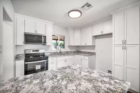 Kitchen - 4122 N 23rd Dr, Phoenix, AZ 85015 photo 2 of 2
