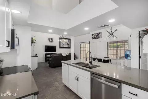 7724 S Apricot Dr, Tempe, AZ 85284