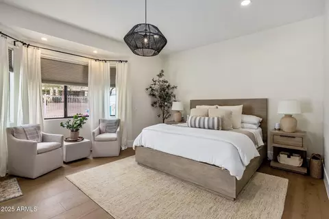 5226 E Herrera Dr, Phoenix, AZ 85054 photo 4