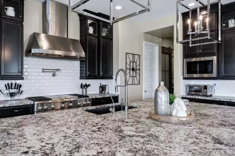 Kitchen - 10544 E Thatcher Ave, Mesa, AZ 85212 photo 5 of 6
