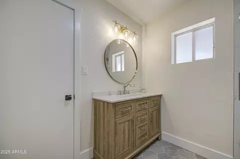 Bath - 1263 W Devonshire St, Mesa, AZ 85201 photo 2 of 8