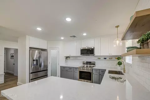 Kitchen - 1263 W Devonshire St, Mesa, AZ 85201 photo 3 of 6