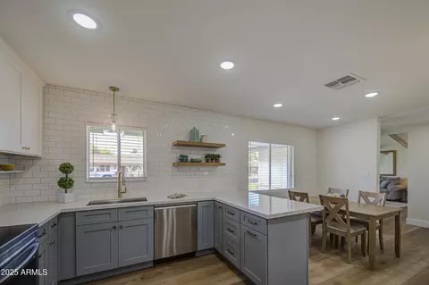 Kitchen - 1263 W Devonshire St, Mesa, AZ 85201 photo 5 of 6