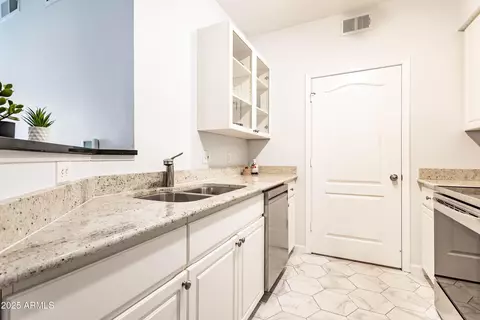 Kitchen - 1701 E Colter St #151, Phoenix, AZ 85016 photo 1 of 5