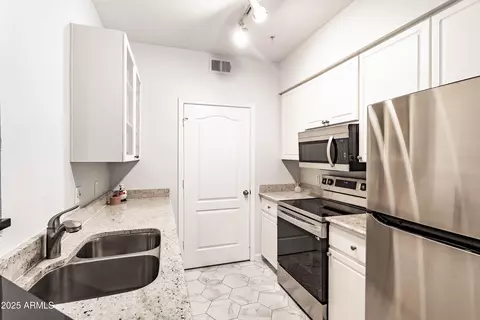 Kitchen - 1701 E Colter St #151, Phoenix, AZ 85016 photo 2 of 5