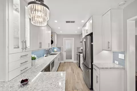 Kitchen - 2908 E Pinchot Ave, Phoenix, AZ 85016 photo 3 of 6