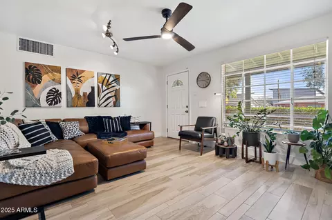 Living - 2908 E Pinchot Ave, Phoenix, AZ 85016 photo 2 of 6