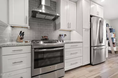 Kitchen - 2908 E Pinchot Ave, Phoenix, AZ 85016 photo 4 of 6