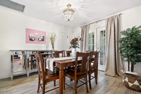 Dining - 2908 E Pinchot Ave, Phoenix, AZ 85016 photo 1 of 2