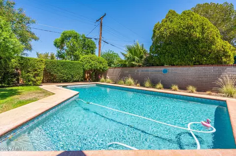 Exterior - 2908 E Pinchot Ave, Phoenix, AZ 85016 photo 6 of 10