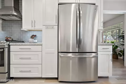 Kitchen - 2908 E Pinchot Ave, Phoenix, AZ 85016 photo 6 of 6