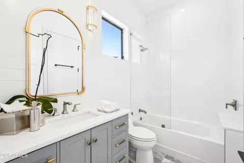 Bath - 4502 E Solano Dr, Phoenix, AZ 85018 photo 7 of 8