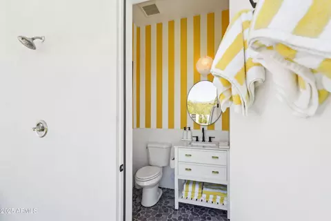 Bath - 4502 E Solano Dr, Phoenix, AZ 85018 photo 8 of 8