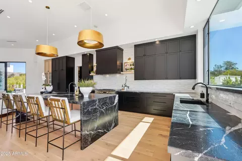 Kitchen - 4502 E Solano Dr, Phoenix, AZ 85018 photo 4 of 4