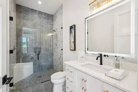 Bath - 4502 E Solano Dr, Phoenix, AZ 85018 photo 6 of 8