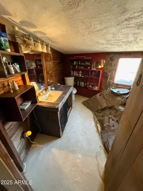 Bath - 4030 E Sidewinder Rd, Willcox, AZ 85643 photo 1 of 3