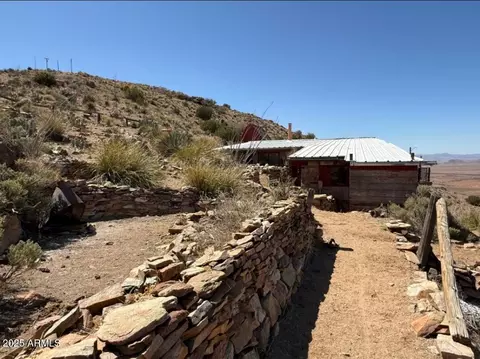 Exterior - 4030 E Sidewinder Rd, Willcox, AZ 85643 photo 2 of 6