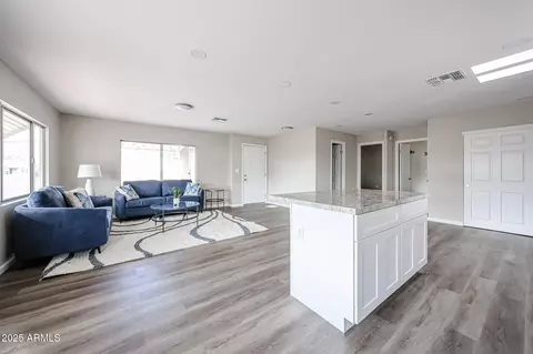 10960 N 67th Ave #223, Glendale, AZ 85304