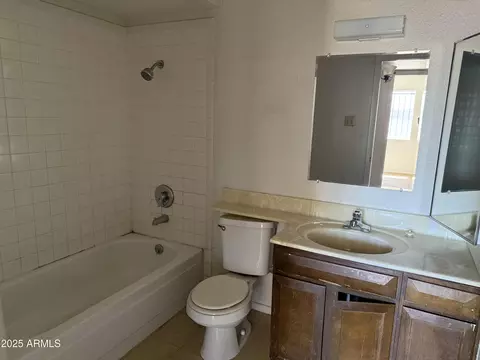 Bath - 3719 W Thunderbird Rd, Phoenix, AZ 85053 photo 2 of 2
