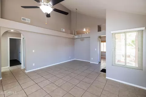 1836 E Citation Ln, Tempe, AZ 85284 photo 8
